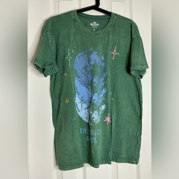 Hollister Artistic Green and Blue Short Sleeve Tee - Picture 2 of 6